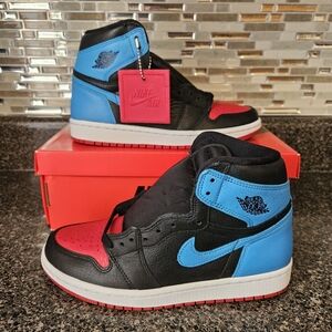 Air Jordan 1 Retro High NC to CHI Women's 7W flaw on midsole